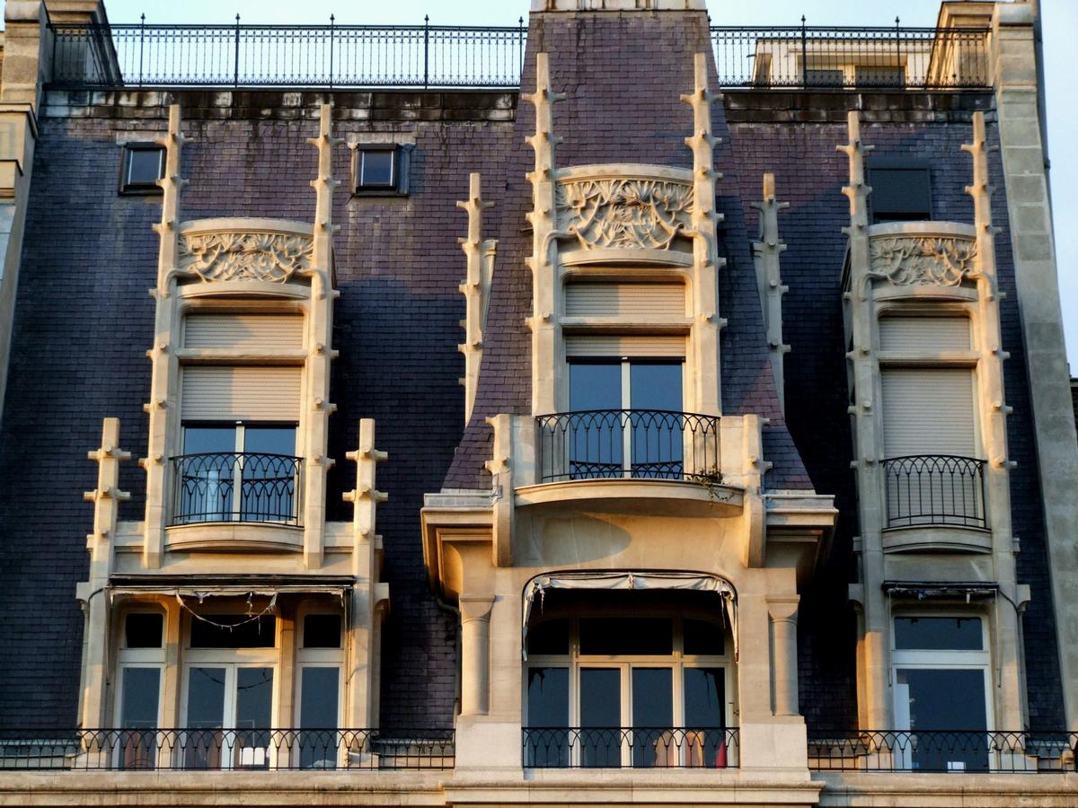 Fiche média no. 78304 Paris 8 ème arrondissement - Ancien hôtel Lalique, 40 cours Albert-I er par René Lalique et Freiner - Détail de la toiture