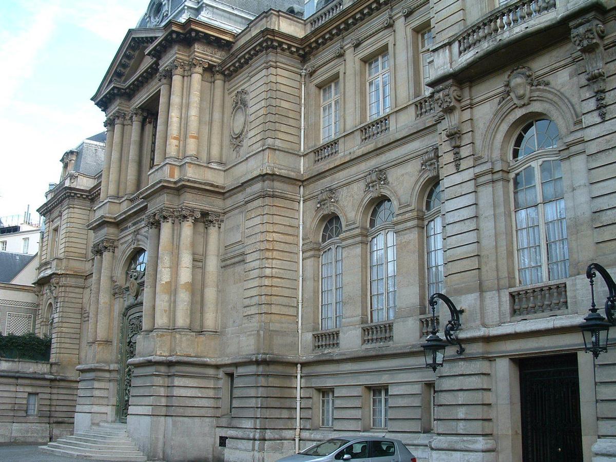 Chambre de Commerce et d'Industrie de Paris (ancien hôtel Potocki) - Façade sur l'avenue de Friedland 