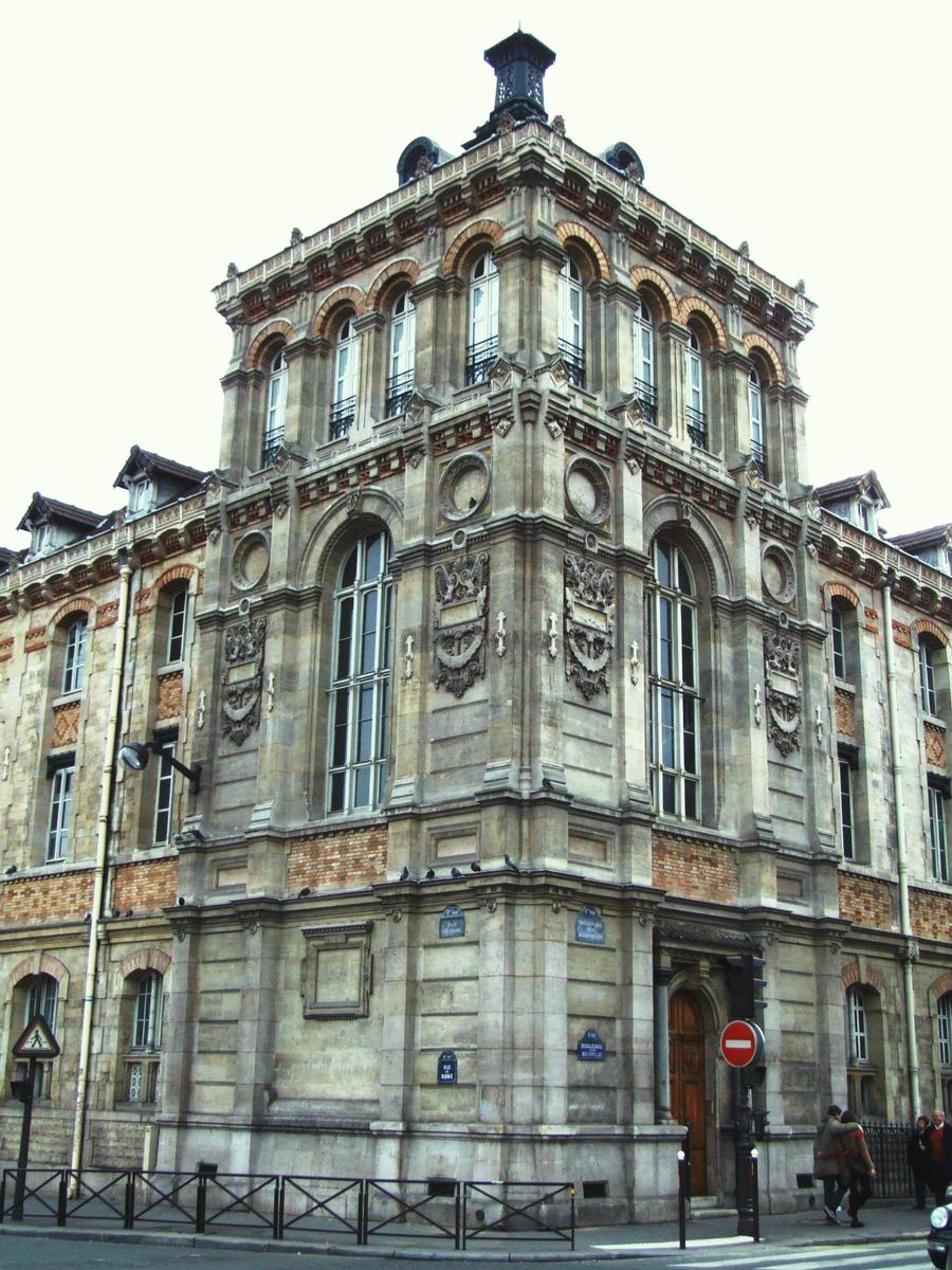 Lycée Chaptal Paris - 8 ème arrondissement - Façade à l'angle du boulevard des Batignolles et de la rue de Rome - Pavillon d'angle