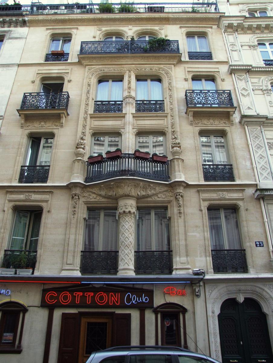 Paris 9ème arrondissement - Immeuble du 25 rue Victor-Massé construit dans les années 1840 Paris 9 ème arrondissement - Immeuble du 25 rue Victor-Massé construit dans les années 1840