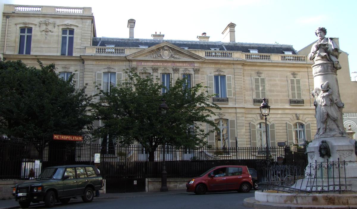 Paris - Fondation Dosne-Thiers (27 place Saint-Georges) 