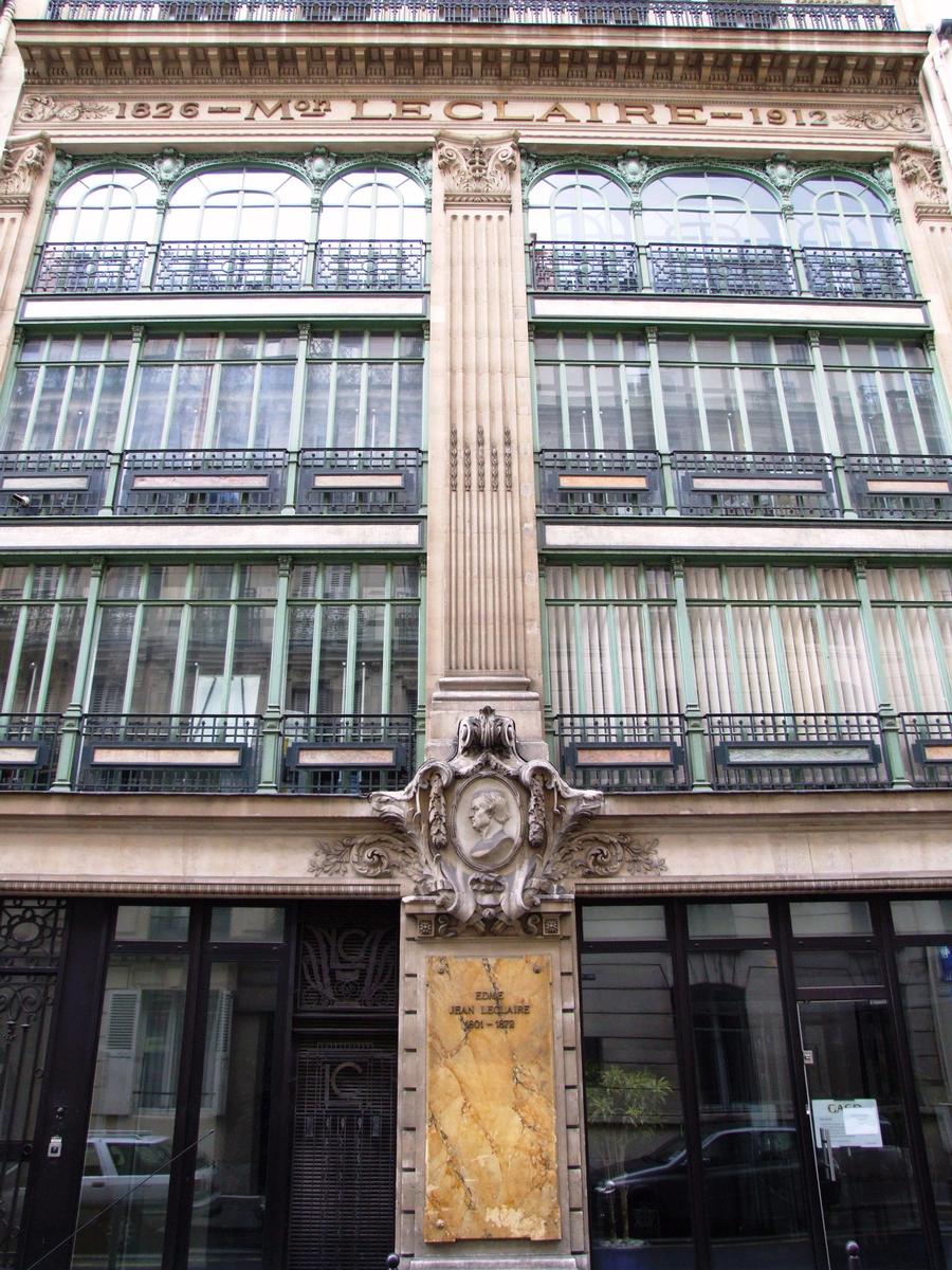 Paris 9ème arrondissement - Maison Leclaire construite en 1911 par Henri Bertrand. Les sculptures sont des frères Cochi Paris 9 ème arrondissement - Maison Leclaire construite en 1911 par Henri Bertrand. Les sculptures sont des frères Cochi