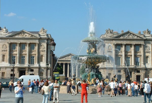 Place de la Concorde, Paris
Fontaine Nord, Hôtel de la Marine et Hôtel de Crillon, église de la Madeleine 