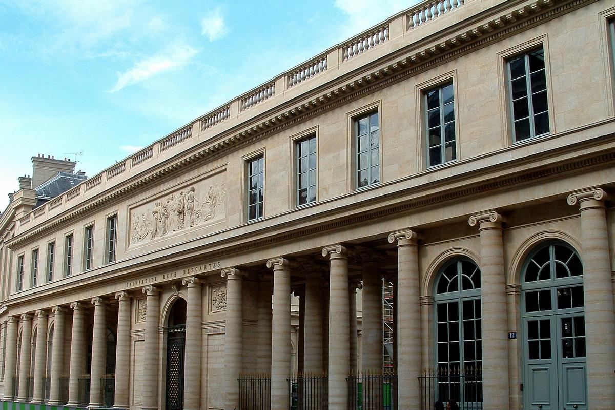 Paris - Université René Descartes (ancienne académie de chirurgie, faculté de médecine) - Façade sur le rue de l'Ecole-de-Médecine 