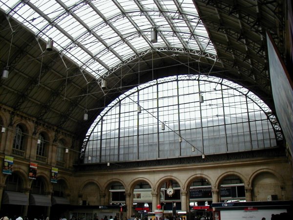 Gare de l'Est à Paris.Salle des pas perdus 