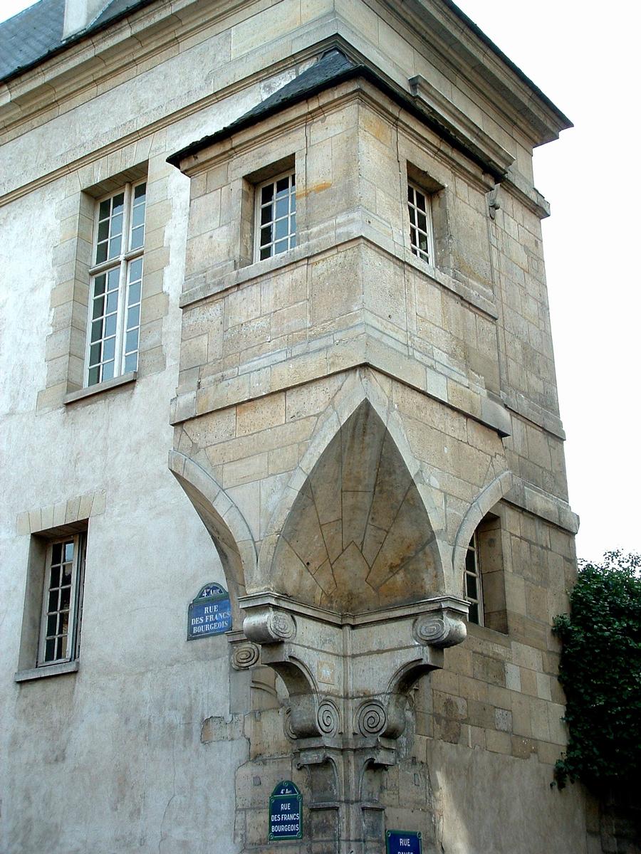 Paris - Hôtel de Lamoignon - Bibliothèque historique de la Ville de Paris - Tourelle construite en 1626 au carrefour des rues 