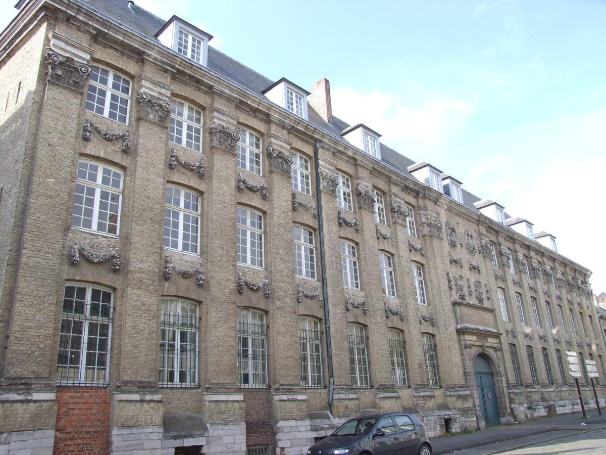 Saint-Omer - Ancien collège des jésuites anglais - Panneau au-dessus de l'entrée 