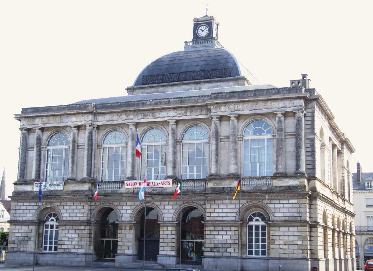 Saint-Omer - Hôtel de ville et théâtre 