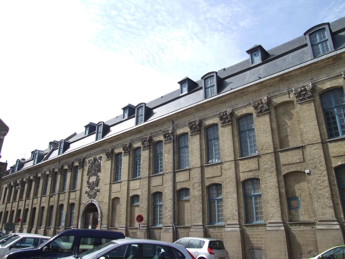 Saint-Omer - Ancien hôpital général - Aile sur rue 