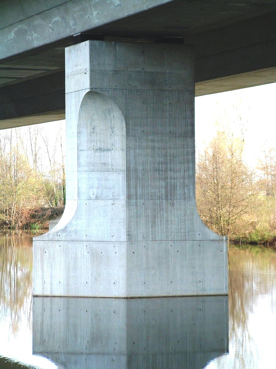 Arsac-Brücke über die Loire bei Andrézieux-Bouthéon (Autoroute A72) 