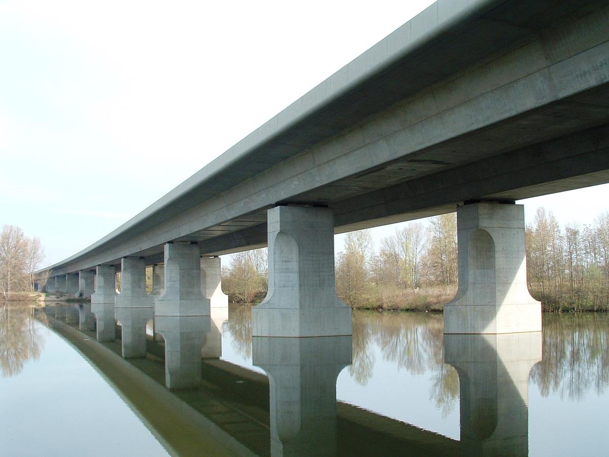 Arsac-Brücke über die Loire bei Andrézieux-Bouthéon (Autoroute A72) 