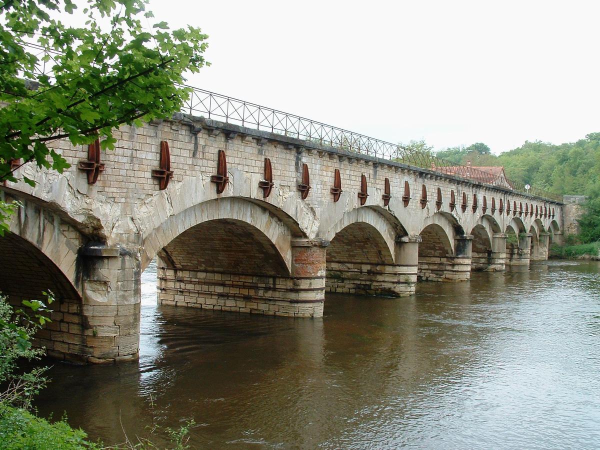Canal de BerryLa Tranchasse Canal Bridge 