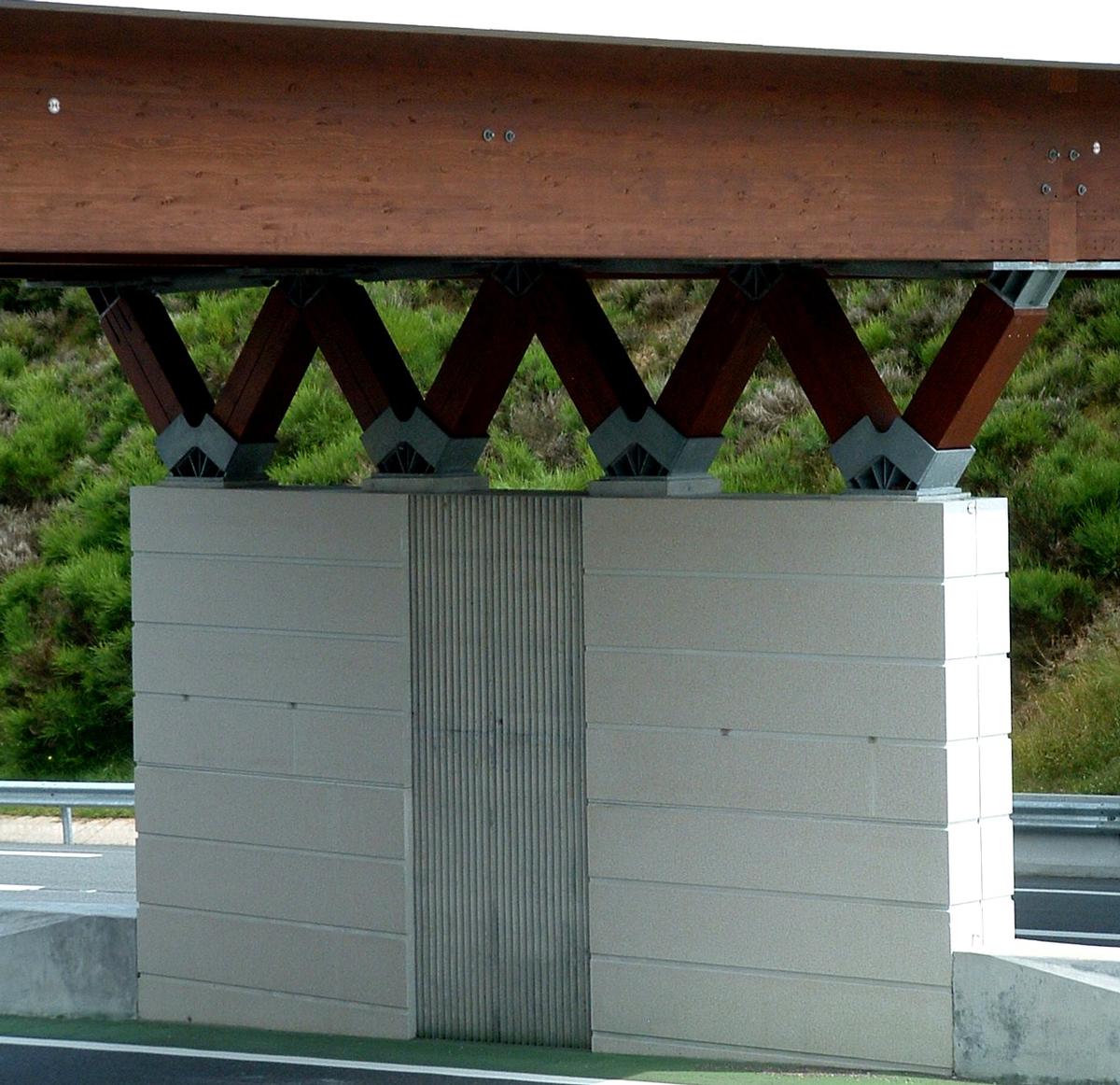 Access bridge to the Chavanon service station 