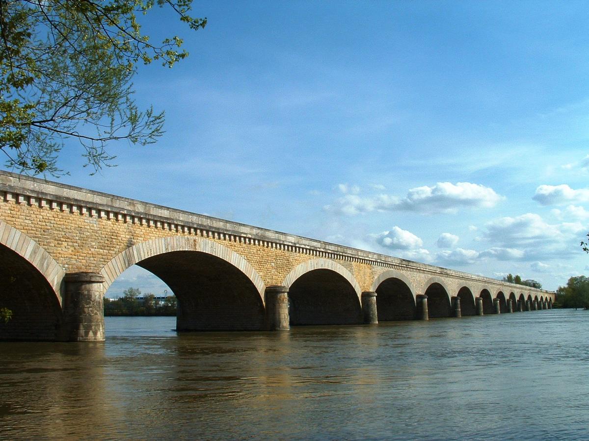 Pont de Port-Boulet entre Avoine et Bourgueil - Ensemble 