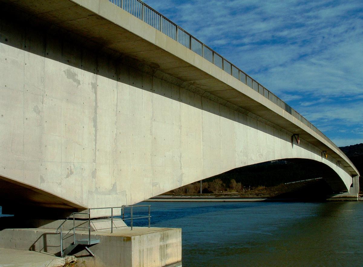Brücke über den Donzèrekanal in Tricastin 