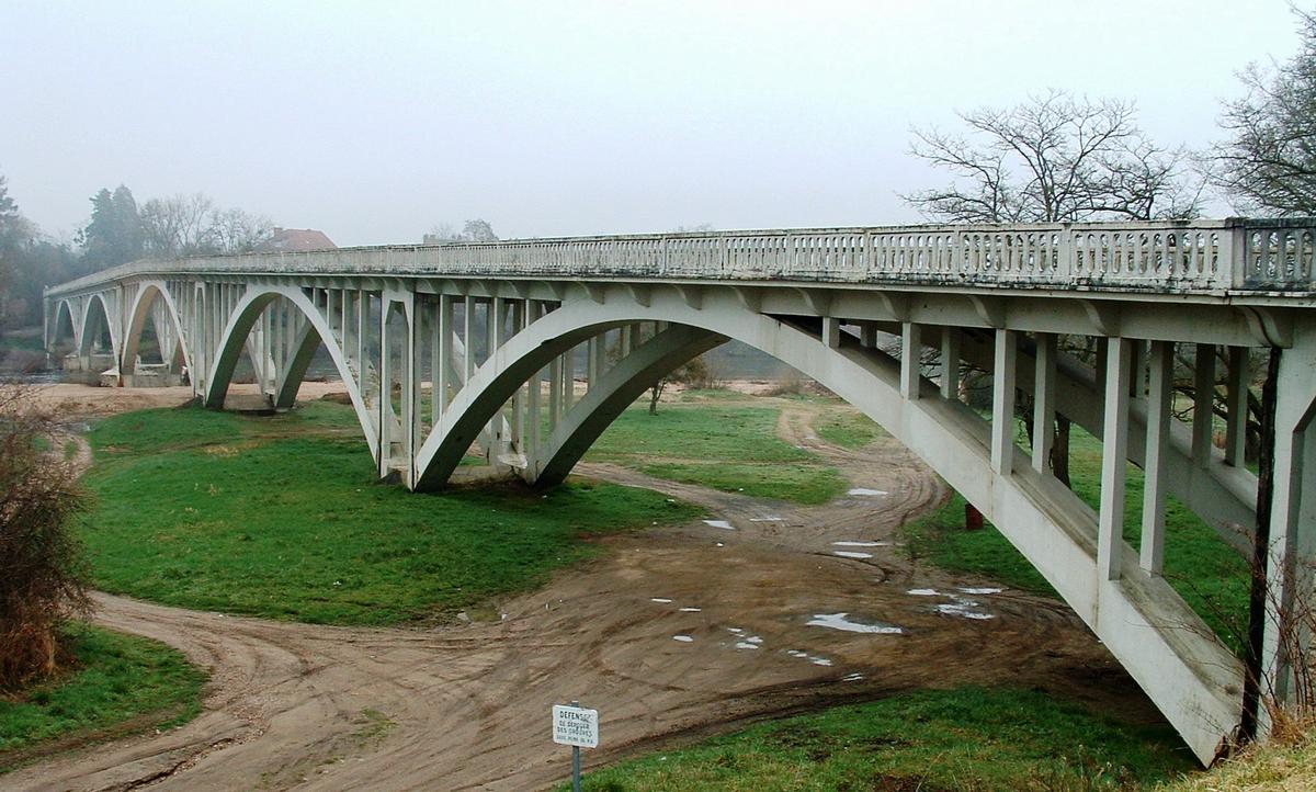 Pont du Fourneau - Ensemble vu de la culée rive gauche 