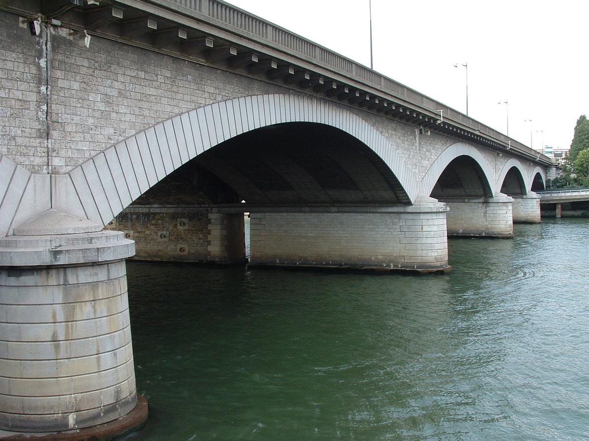 Paris - Pont National - Pont routier construit en 1936-1953 côté amont - Partie au-dessus de la Seine 