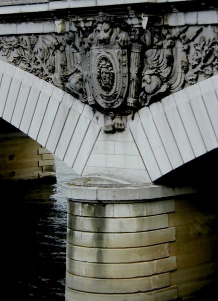 Pont d'Austerlitz.Decorative elements 