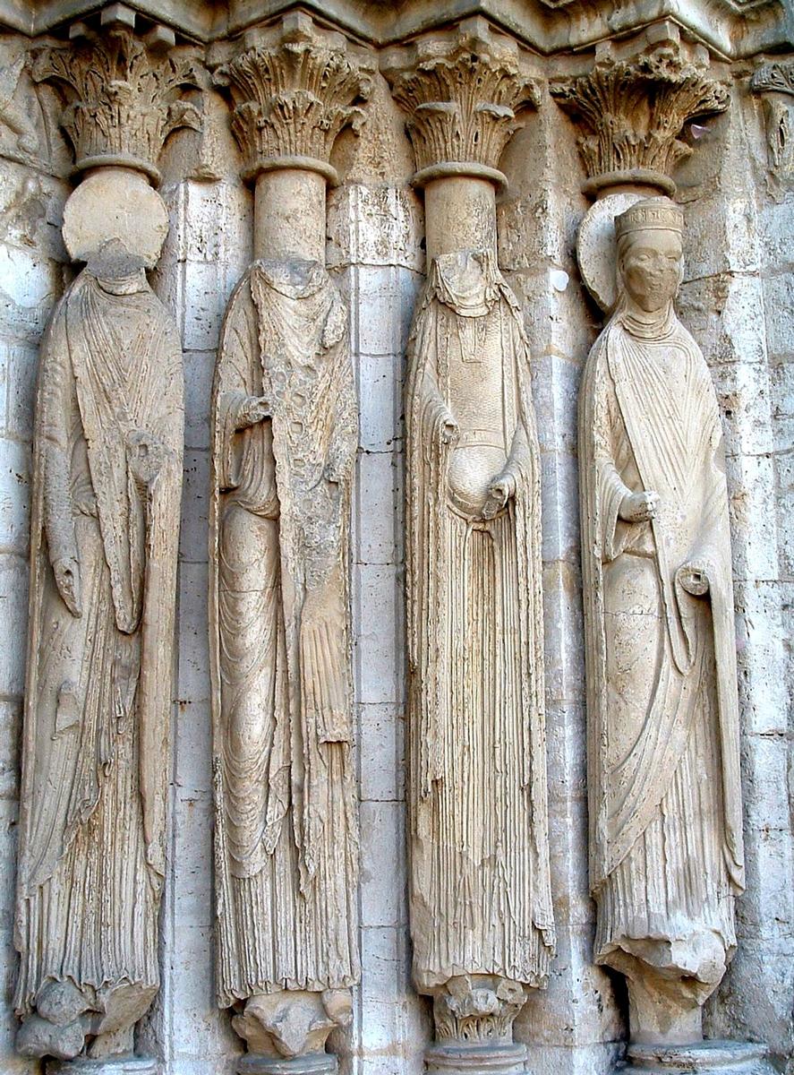 Provins - Eglise Saint-Ayoul - Façade occidentale - Portail central - Statues-colonnes de droite 