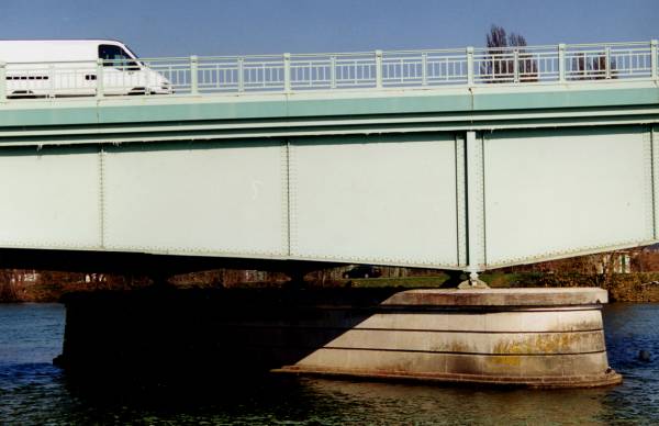 Pont mixte de la RN 5 sur l'Yonne, Pont-sur-YonneUne pile 