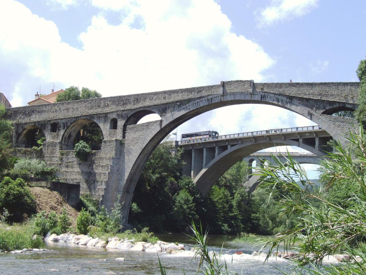 Céret - Les 3 ponts: le pont du Diable, le pont Neuf et le viaduc ferroviaire 