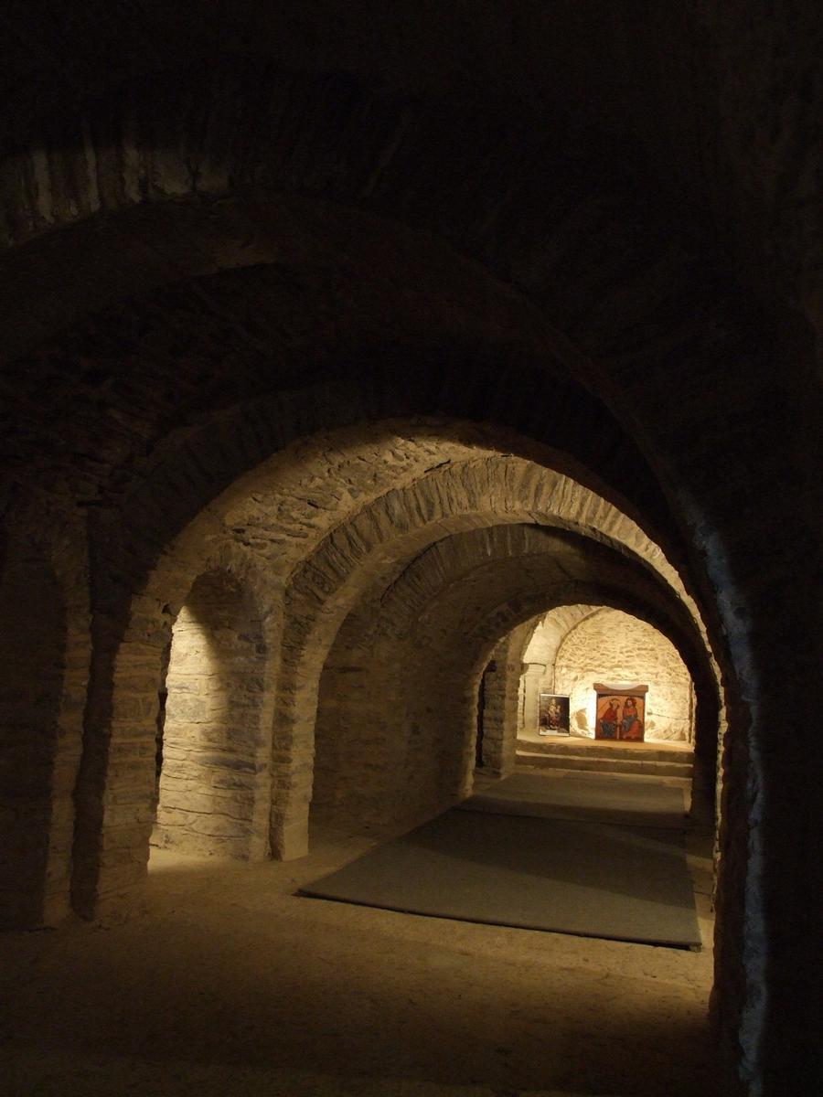 Abbaye de Saint-Martin-du-Canigou - L'abbatiale - Crypte 