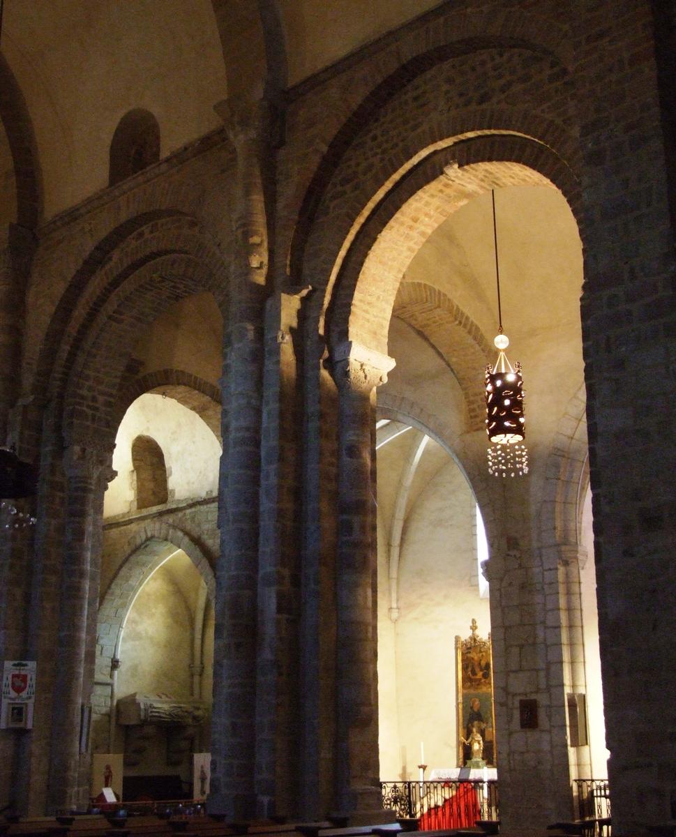Elne - Cathédrale Sainte-Eulalie - Nef et bas-côté sud 