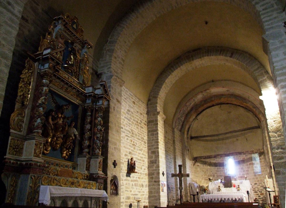 Chapelle de la Trinité - Nef centrale du 11ème siècle 