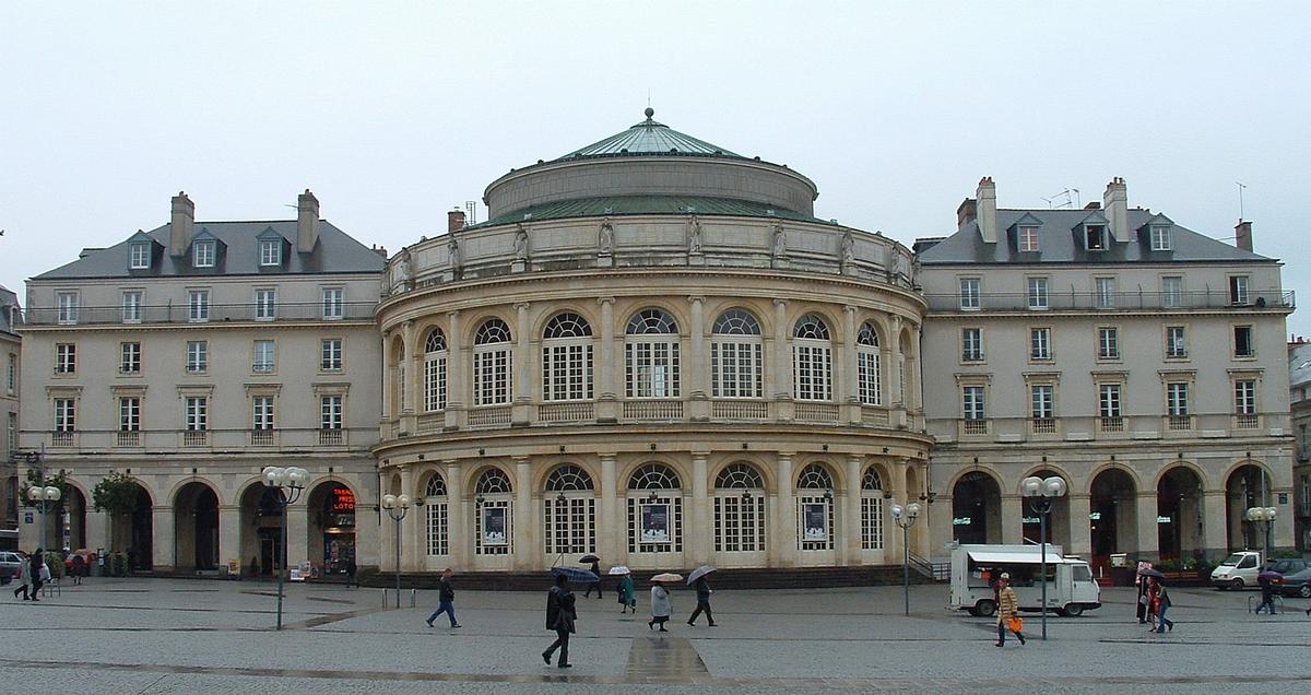 Rennes - Théâtre - Façade sur la place de l'Hôtel de ville 