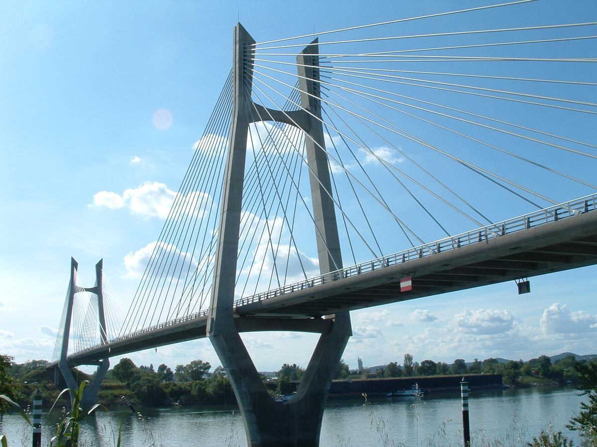 Cable-stayed bridge connecting Tarascon and Beaucaire 