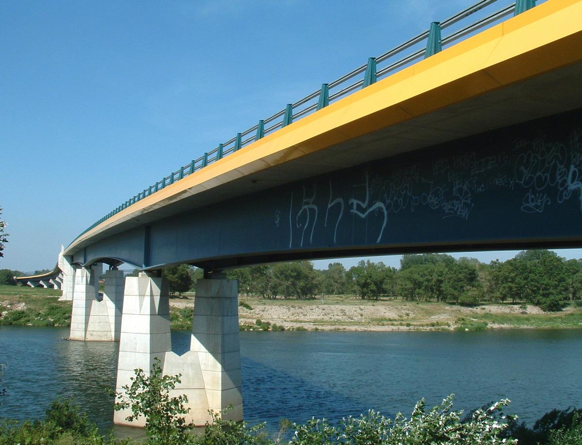 Neue Rhonebrücke bei Pont-Saint-Esprit 