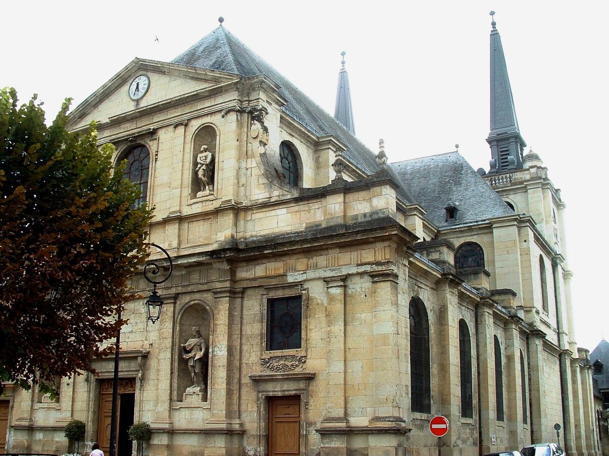 Richelieu - Eglise Notre-Dame-de-l'Assomption - Vue de côté 