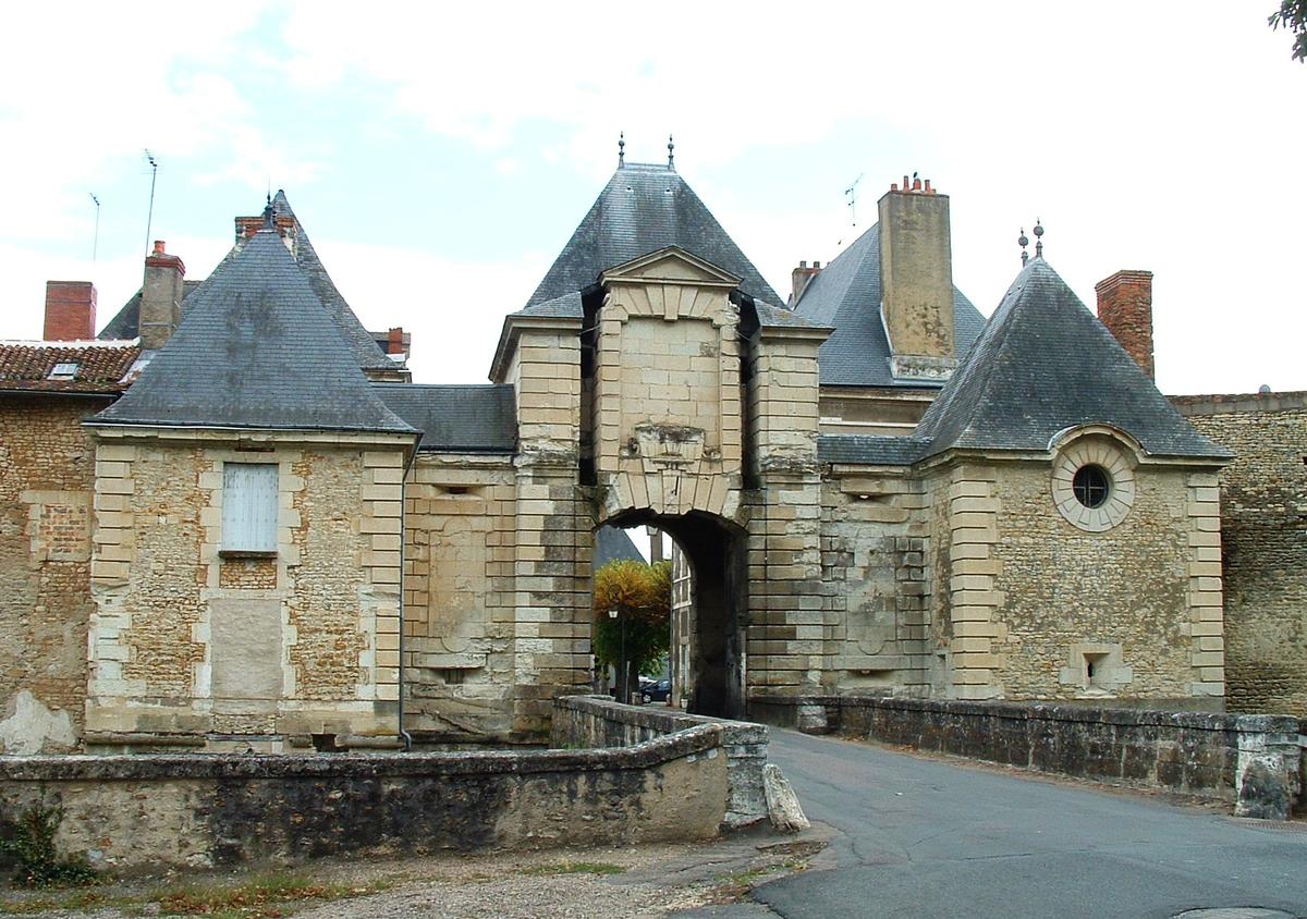 Chinon Gate, Richelieu 
