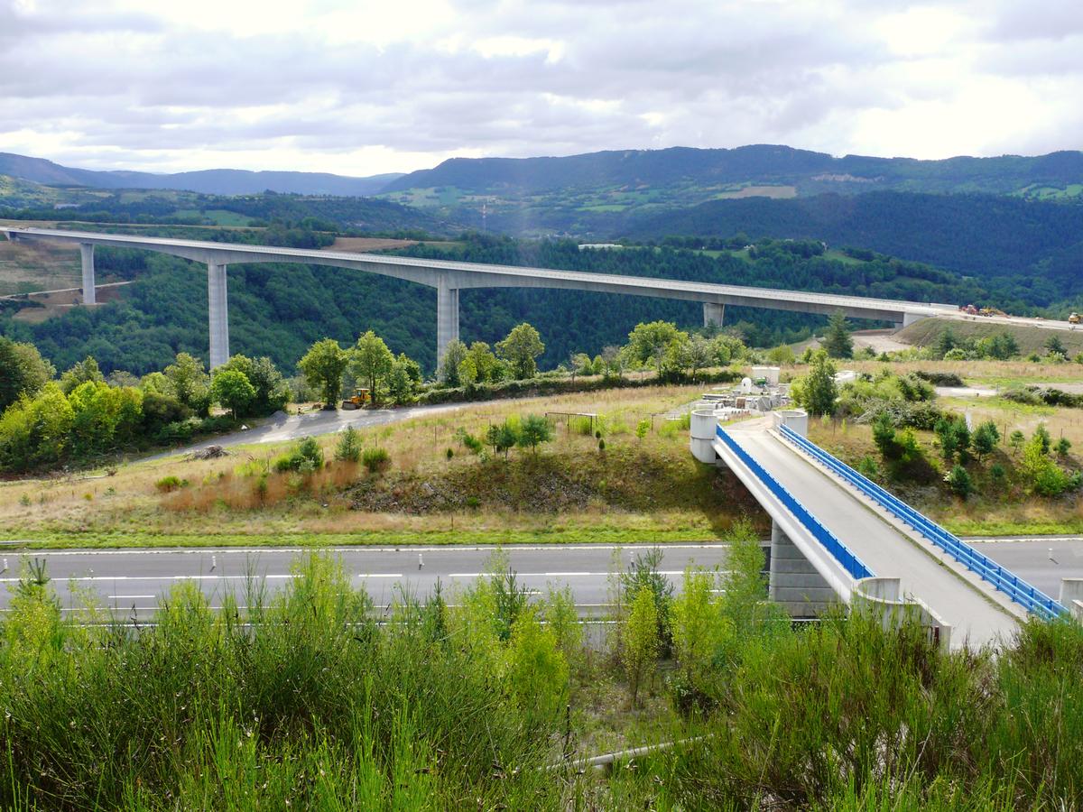 Nationale 88 - Lozère - Viaduc de la Colagne, au premier plan l'autoroute A75 