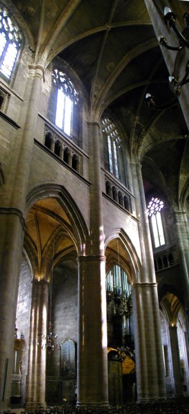 Cathédrale Notre-Dame de Rodez.Elévation de la nef près du transept 