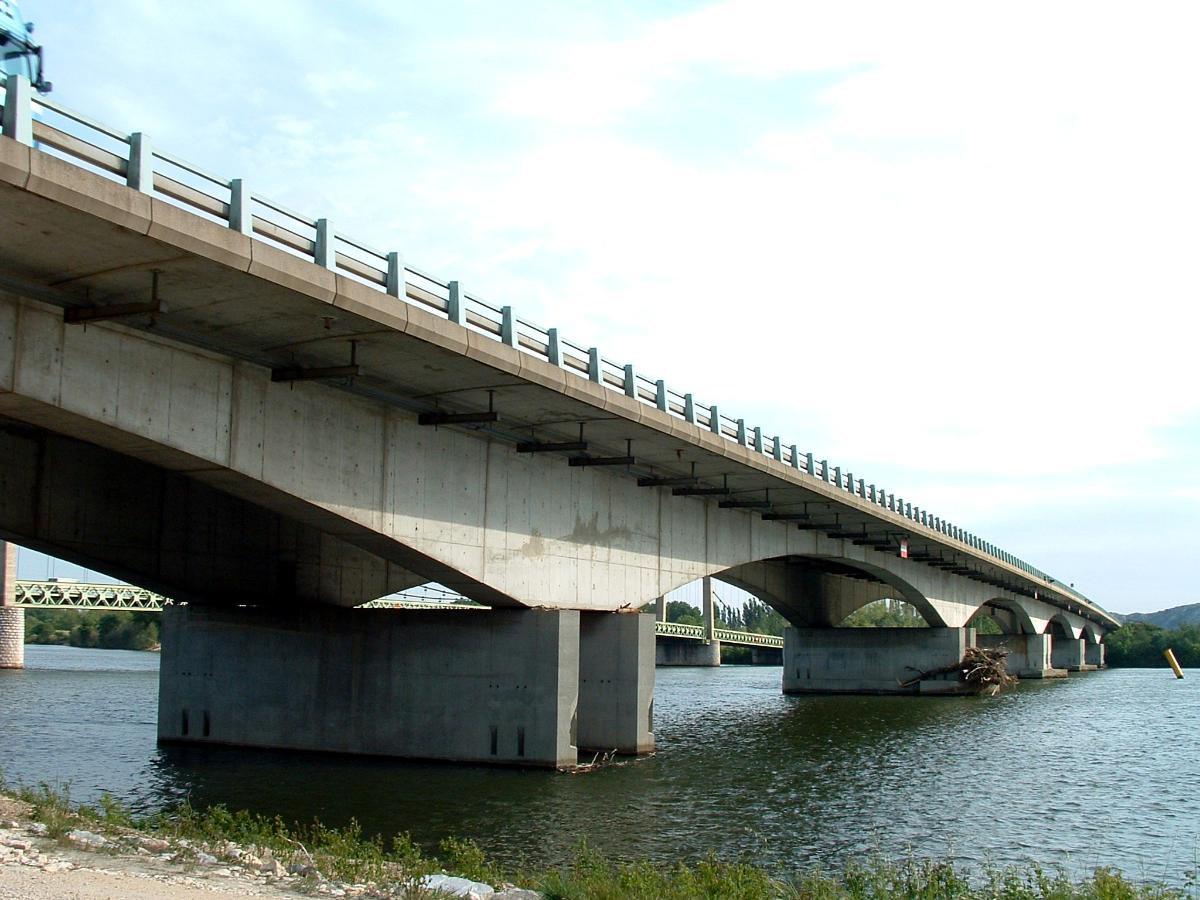 Pont sur le Rhône, Autoroute A9, Roquemaure 