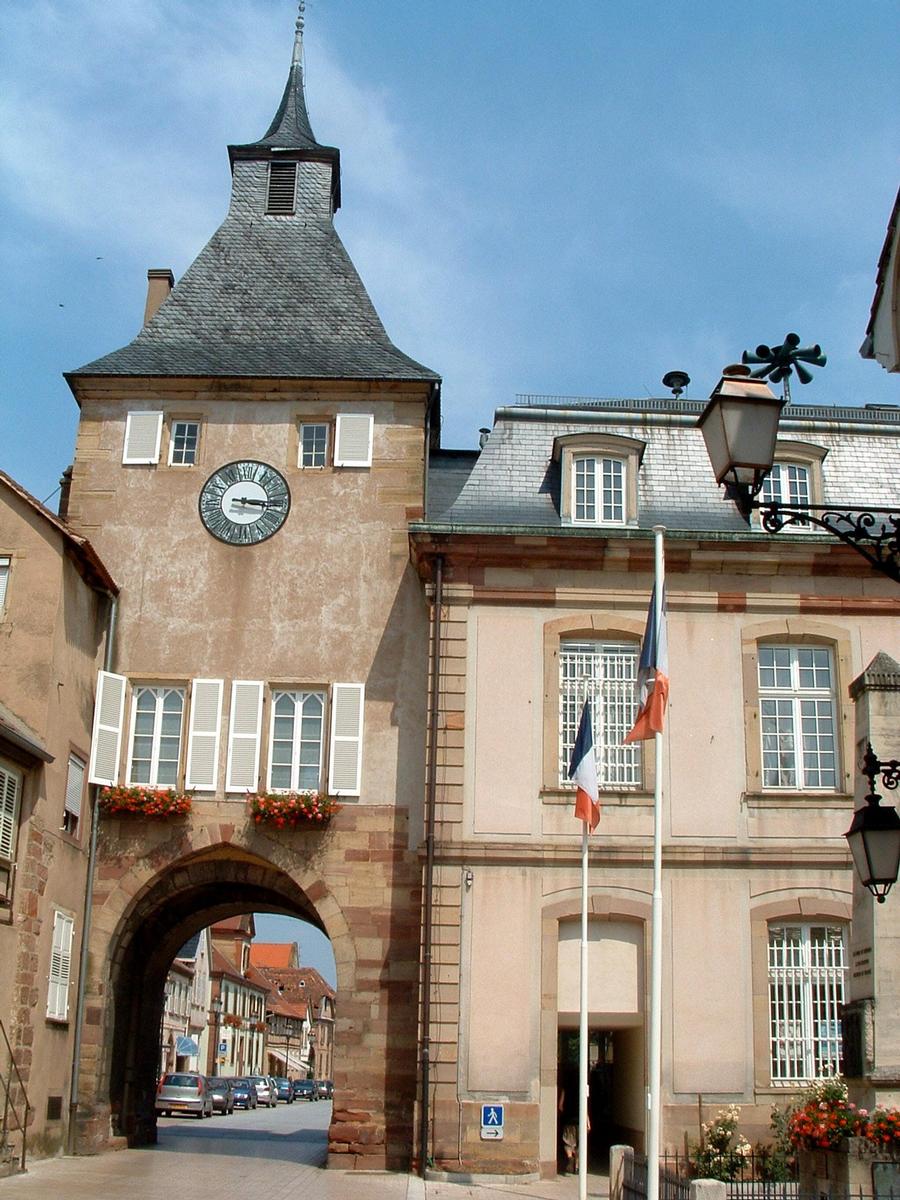 Rosheim - Enceinte de la Ville centrale - Porte de l'Horloge ou Zittgloeckel - A côté de l'Hôtel de ville 