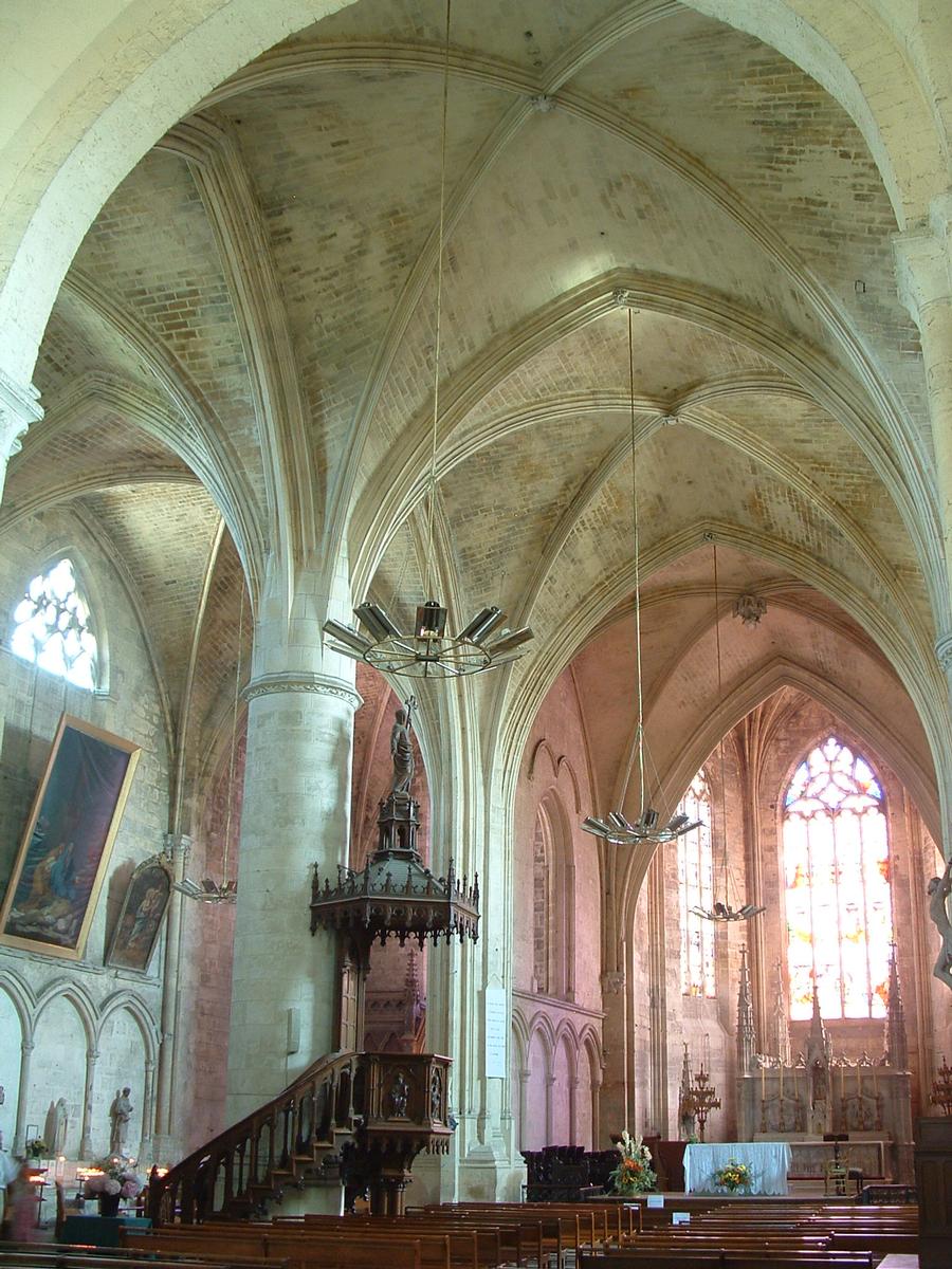 Saint-Emilion - Eglise collégiale - Choeur, transept et chapelles gothiques 