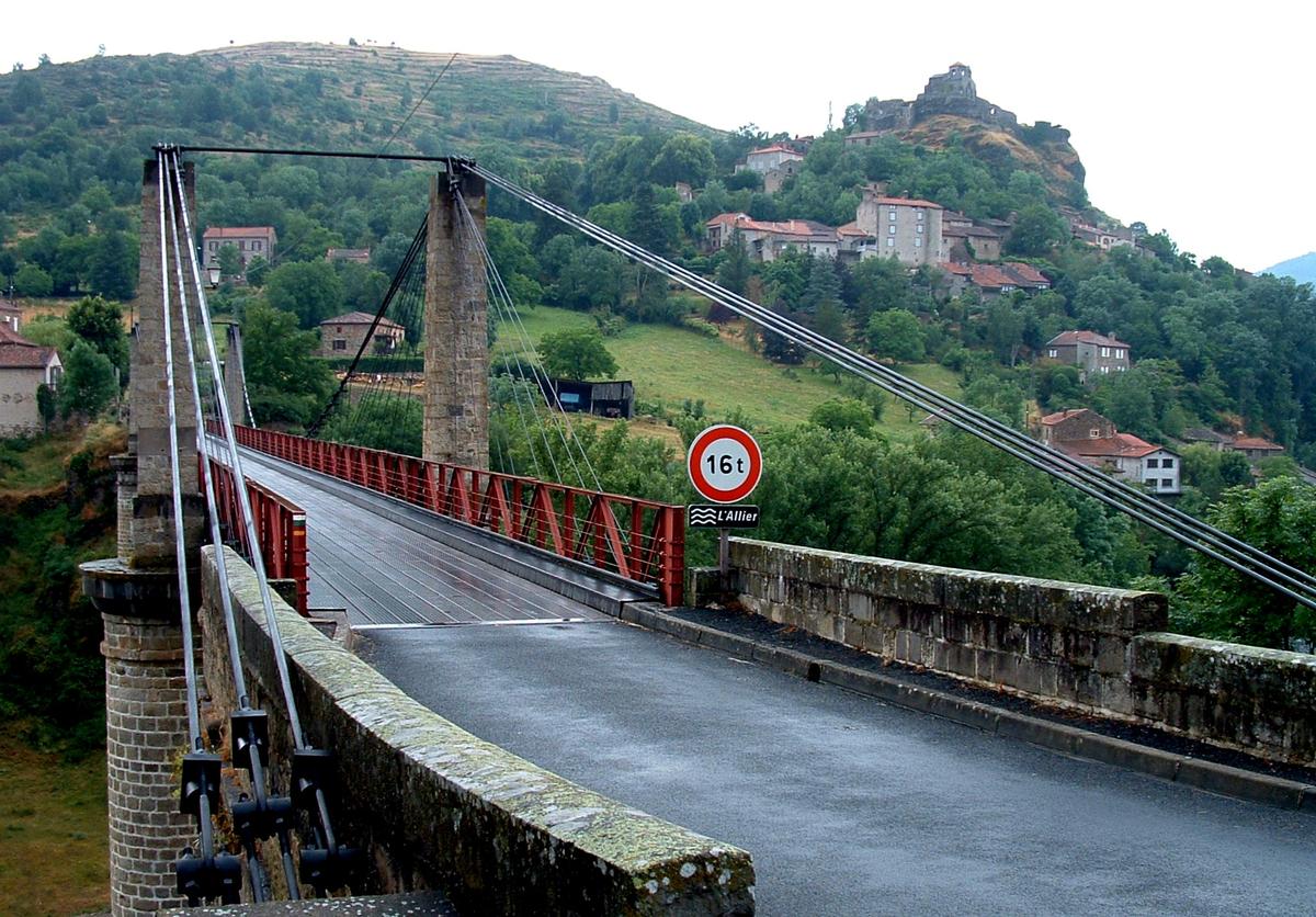 Pont suspendu de Saint-IlpizeTablier et suspension 