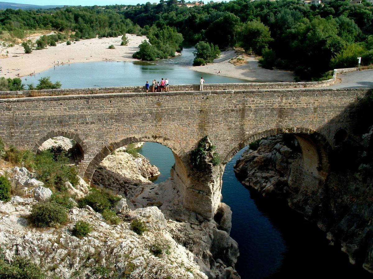Saint-Jean-de-Fos - Pont du Diable vu de l'amont à la sortie des gorges de l'Hérault 