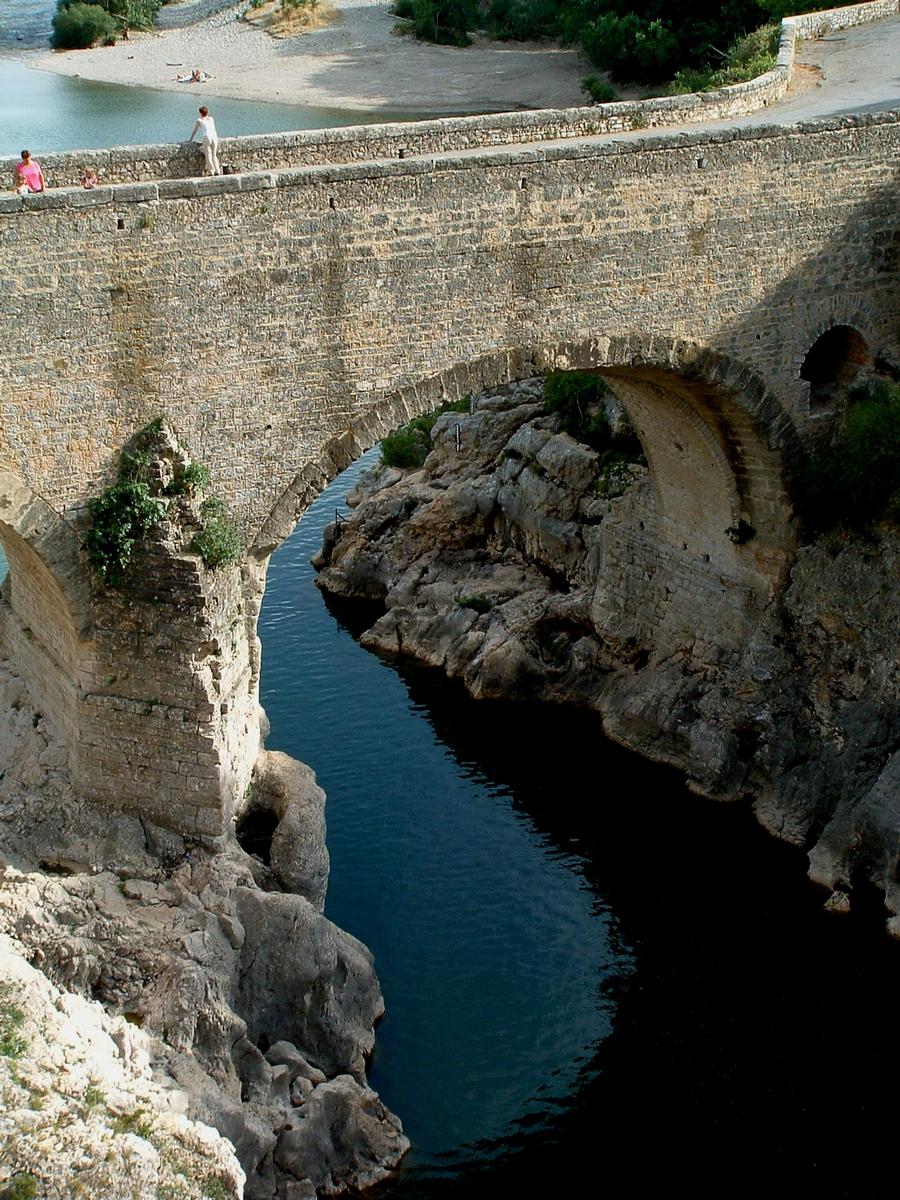 Saint-Jean-de-Fos - Pont du Diable Arche au-dessus de l'Hérault - Partie romaine, arche du 11ème siècle, élargissement du 19ème siècle et autres transformations
