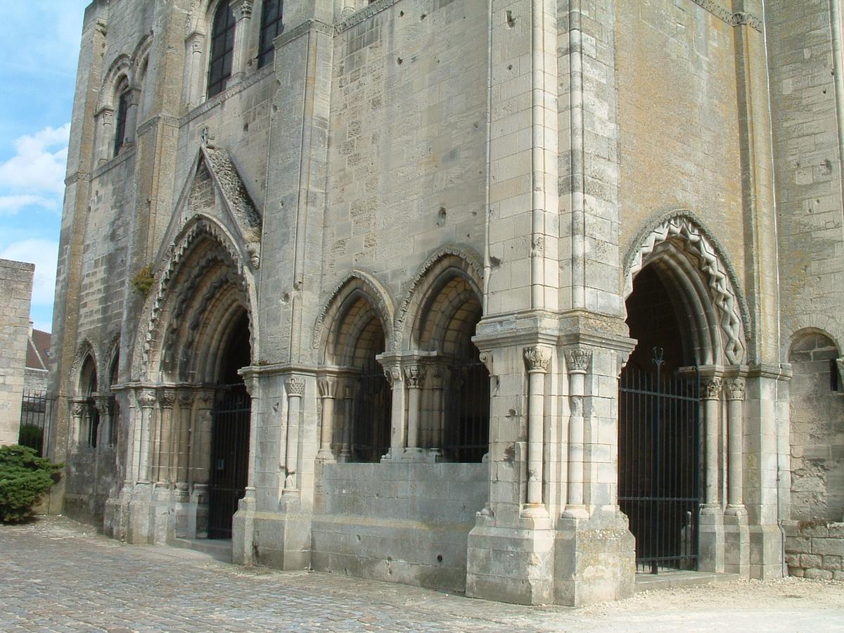 Saint-Leu-d'Esserent - Ancienne abbatiale Saint-Leu - Façade - Le porche 
