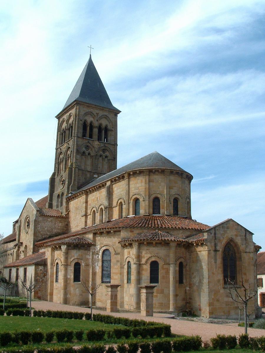 Saint-Menoux - Eglise Saint-Menoux - Vu du chevet roman 