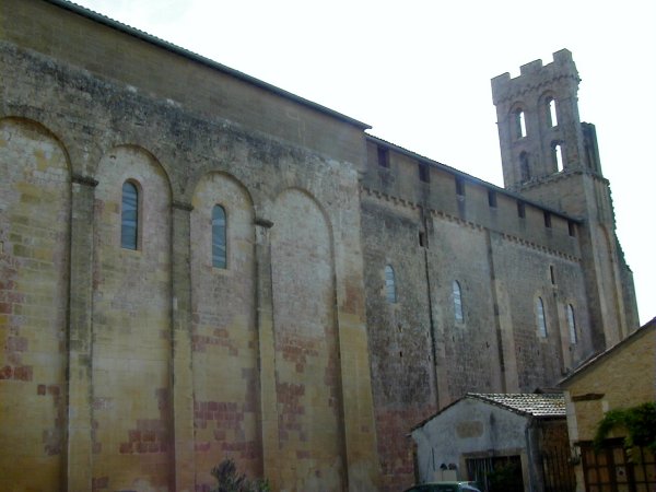 Abbaye de Saint-Avit-Sénieur.Eglise vue du nord 