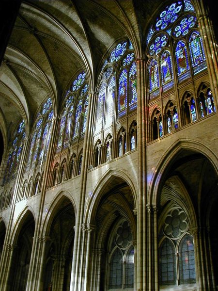 Abteikirche Saint-Denis. Innere Nordfassade des Hauptschiffes 