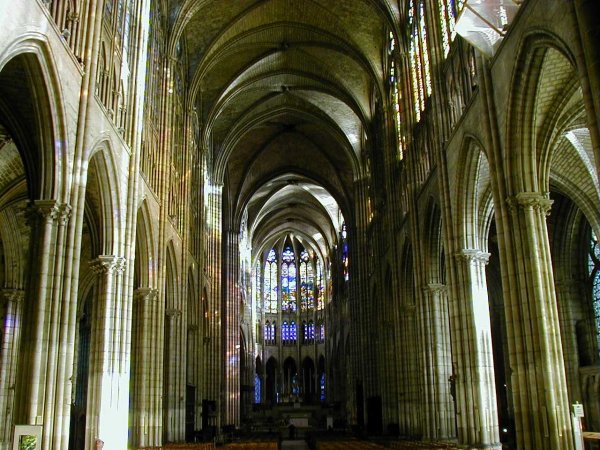 Abbaye de Saint-Denis. Intérieur de la nef 