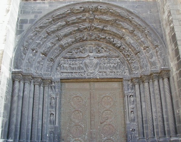 Abteikirche Saint-Denis. Westfassade - mittleres Portal 