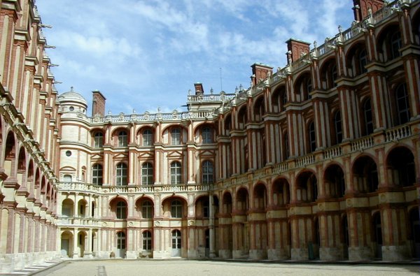 Château de Saint-Germain-en-Laye.Cour 