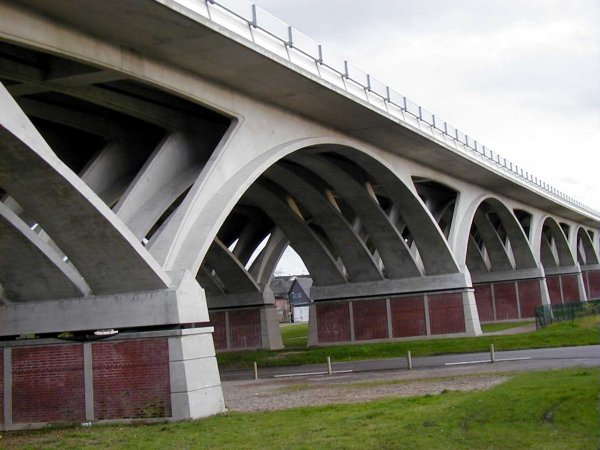 Autobahnbrücke La Rivière-Saint-Sauveur 