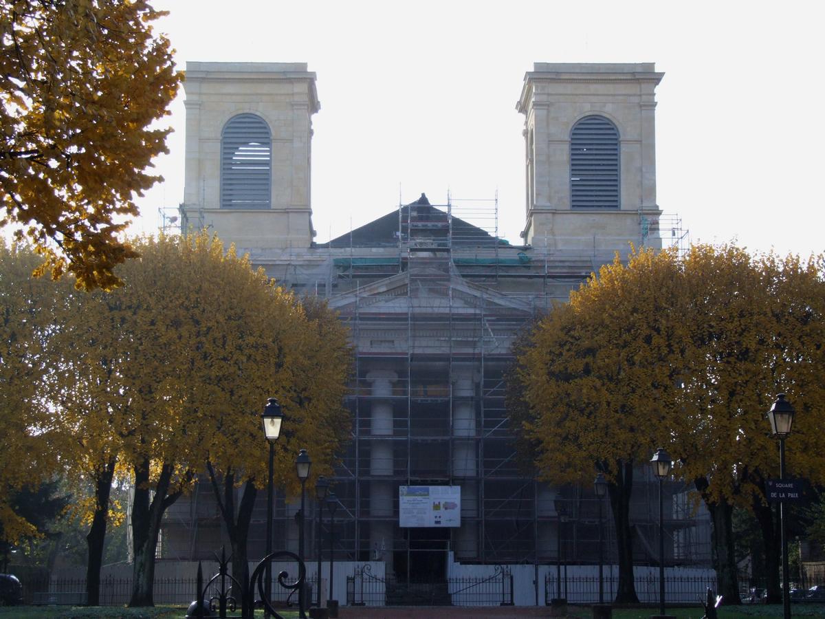 Mâcon - Cathédrale Saint-Vincent - Façade en cours de restauration 